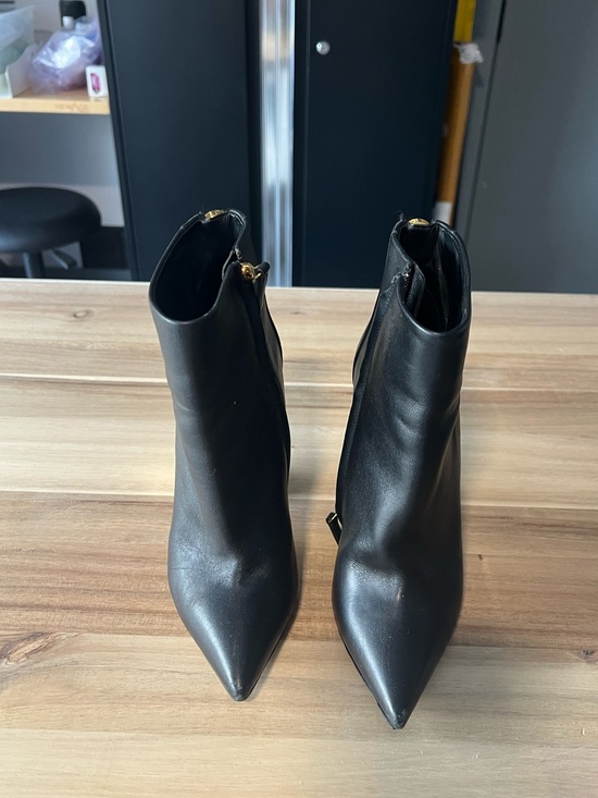 Giuseppe Zanotti Shoes - Giuseppe Zanotti Black Leather Pointed Toe Ankle Booties